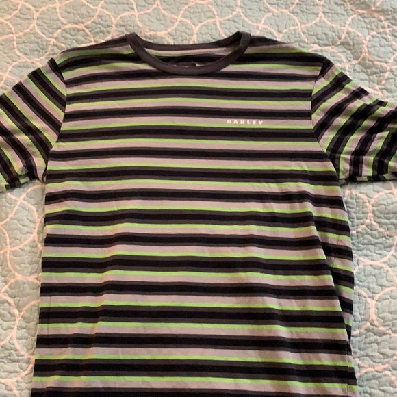 Striped men’s Oakley t shirt - Picture 1 of 3